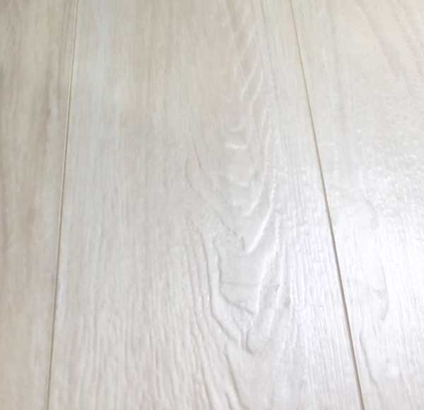 Detail vinylové podlahy BUKOMA CLICK v lesku