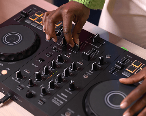 DJ mixážní pult 1