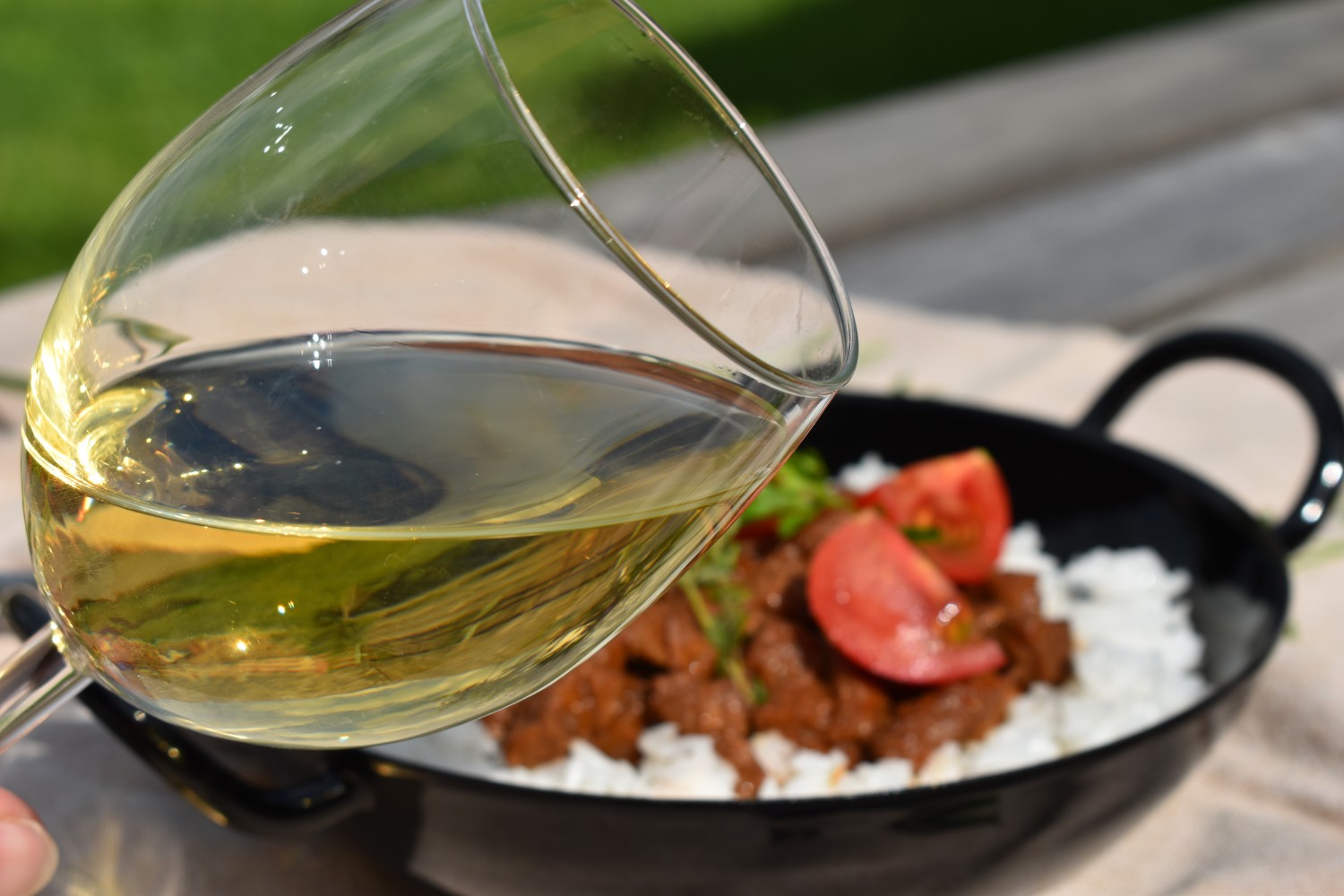 Hovezi-tokan-s-bilym-vinem