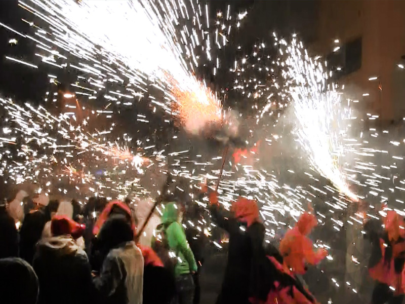 Correfoc v Blanes v Katalánsku.