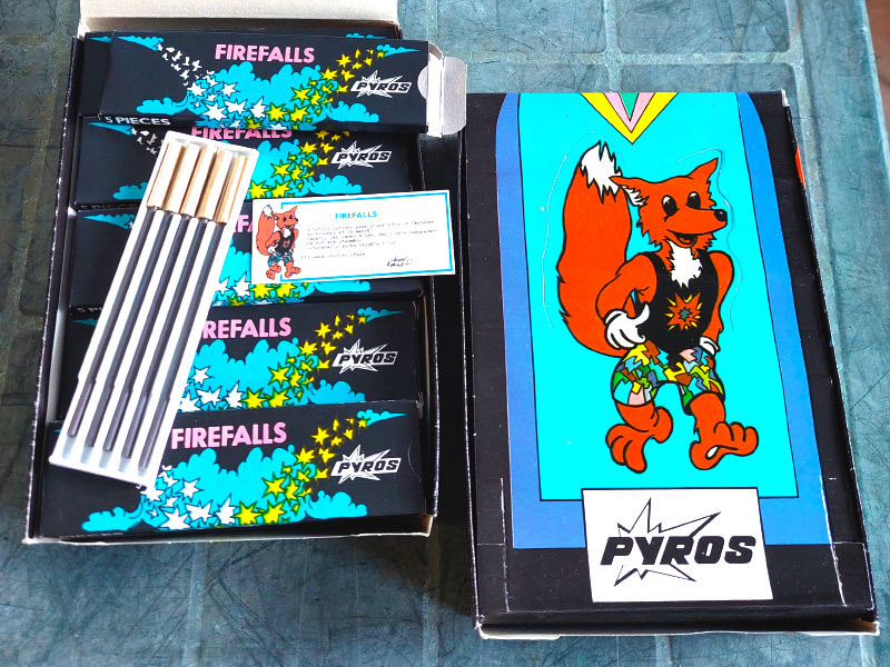 ukázka spotřební pyrotechniky vyrobené firmou Pyros, rok 1992