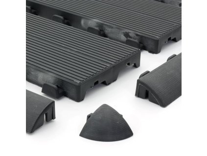 Černý plastový nájezd "samec" pro terasovou dlažbu Linea Striped - 58 x 5,6 x 2,5 cm