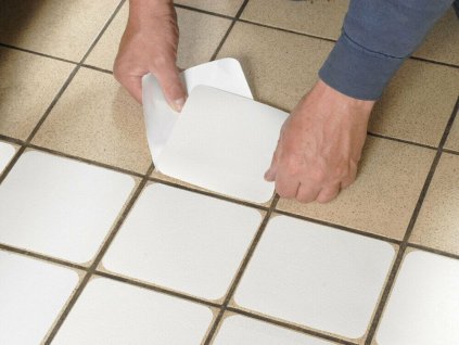 Černá korundová protiskluzová páska (dlaždice) FLOMA Super - 14 x 14 cm tloušťka 1 mm