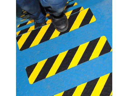 Černo-žlutá korundová protiskluzová páska (pás) pro nerovné povrchy FLOMA Conformable Hazard - 15 x 61 cm tloušťka 1,1 mm