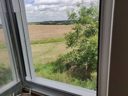 Model 11 se sklem ZÁBRADLÍ na rám okna