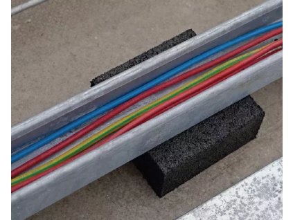 Gumový střešní podstavec pod kabelový žlab s ALU fólií FLOMA 1xM8 - 12,5 x 10 x 5 cm