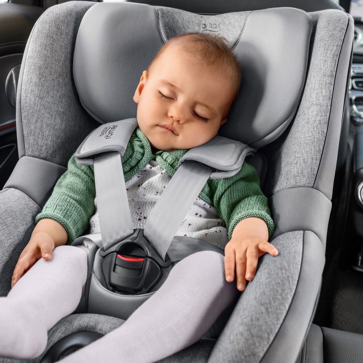 lifestyle-cs-dualfix-i-size-sleepingbaby-rwf-2018-300dpiccc