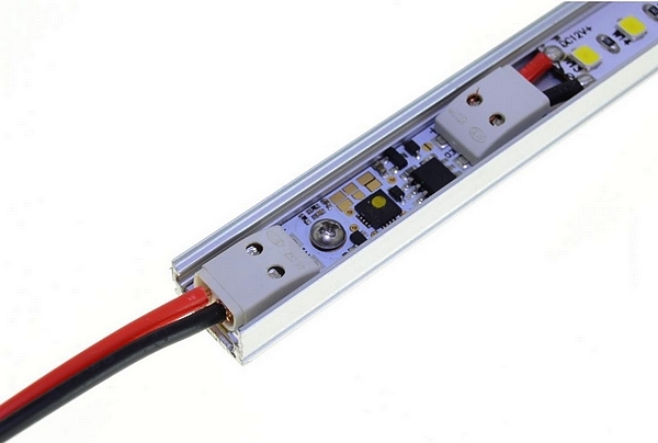 dotyk_podlinkove_svetlo_dotykovy_spinac_skrutka