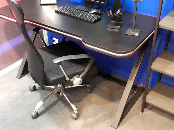 ledpasik_kancelarskystolik