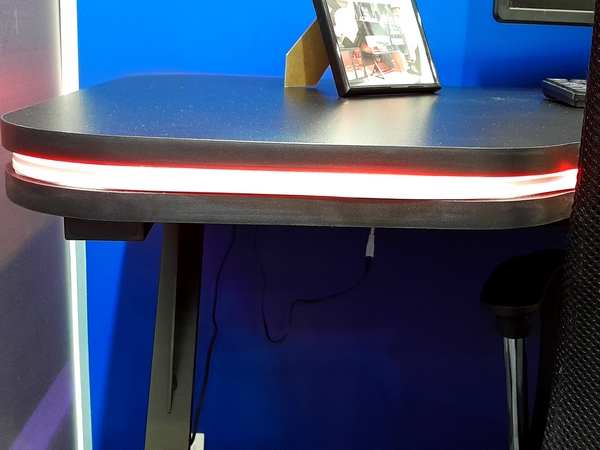 ledpasik_kancelarskystolik2