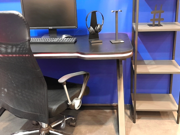 ledpasik_kancelarskystolik3