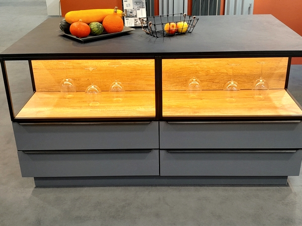 kuchyna_odkladaciaskrinka_ledosvetlenie