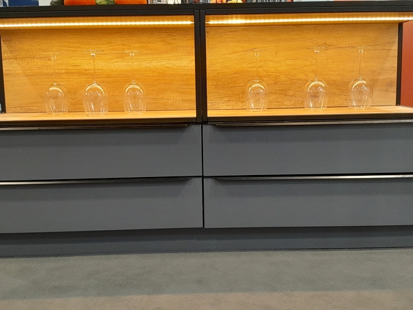 kuchyna_odkladaciaskrinka_ledpasik