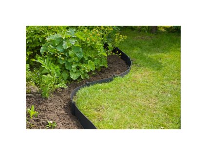 Nature Zahradní travní lem 7,5 x 10 m s kolíky černý