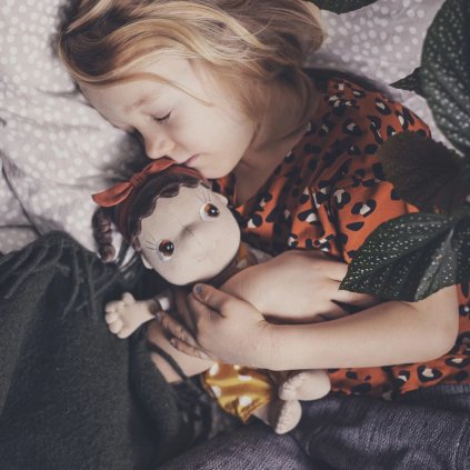 RUBENS BARN Tummies Hřejivá látková panenka Lumi