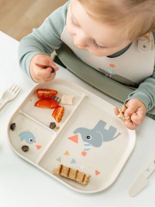 Objevte jarní novinky Done by Deer! 🌱 Nádobí, hrnečky, hračky, látkové plenky a spousta dalších kousků téhle dánské značky...