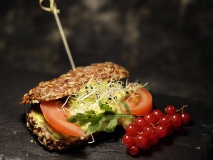 BEZLEPKOVÁ VÍCEZRNNÁ BAGETA S AVOKÁDEM