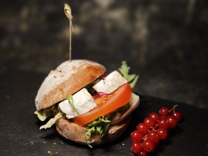 BEZLEPKOVÁ BULKA S ROZINKAMI A MODRÝM SÝREM