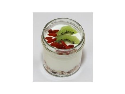 BÍLÝ JOGURT S OVOCEM A MUESLI VE SKLENIČCE
