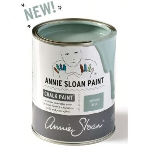 Farba Annie Sloan Chalk Paint v odtieni Svenska Blue, vhodná na dekoratívne maľovanie nábytku.
