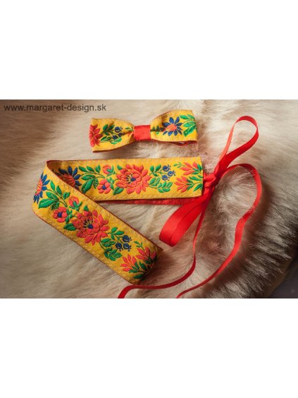 Folklórny set – motýlik a opasok - Žlté