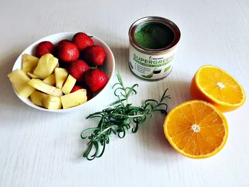 ananasovo_jahodove_smoothie_recept