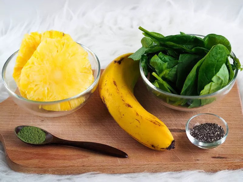 ananasovo_spenatove_smoothie_recept