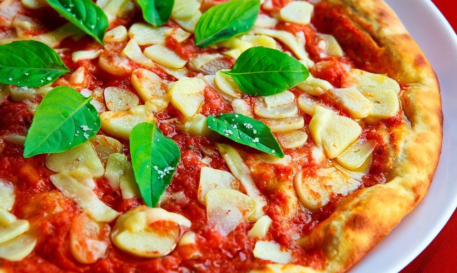 pizza s česnekem