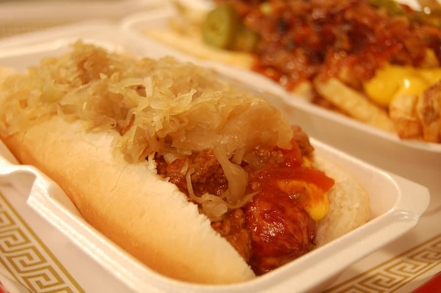 hotdog s kysaným zelím
