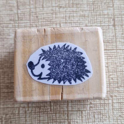 RAZÍTKO silik. na dřevě (ježeček)