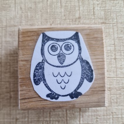 RAZÍTKO silik. na dřevě (sovička)