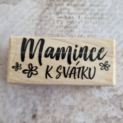 RAZÍTKO gumové na dřevě (text: MAMINCE K SVÁTKU)