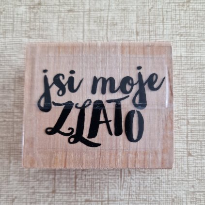 RAZÍTKO silikonové na dřevě (velký text: JSI MOJE ZLATO)