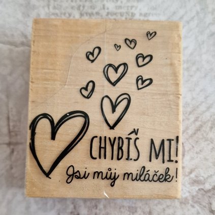 RAZÍTKO gumové na dřevě (velký text: CHYBÍŠ MI! JSI MŮJ MILÁČEK!)