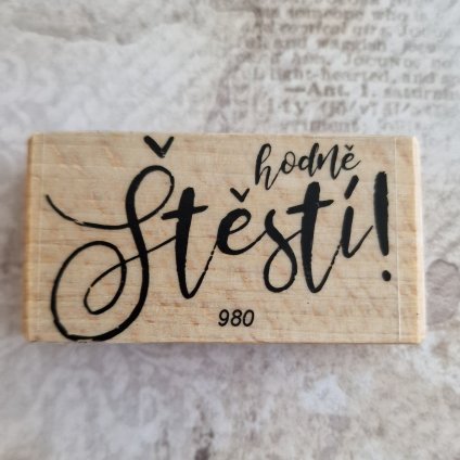 RAZÍTKO gumové na dřevě (text: HODNĚ ŠTĚSTÍ)