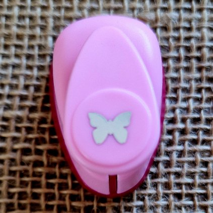 Menší RAZNICE děrovačka MOTÝLEK (1 cm)