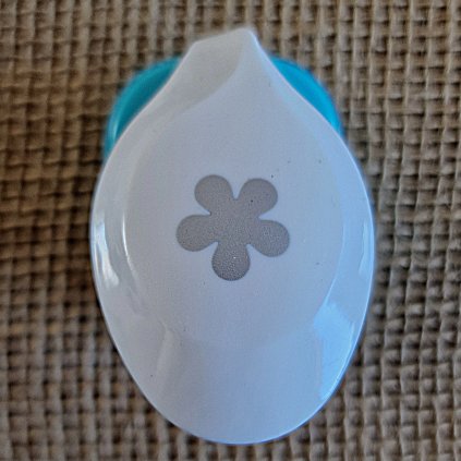 Menší RAZNICE na papír a pěnovku KYTIČKA (1,5 cm)