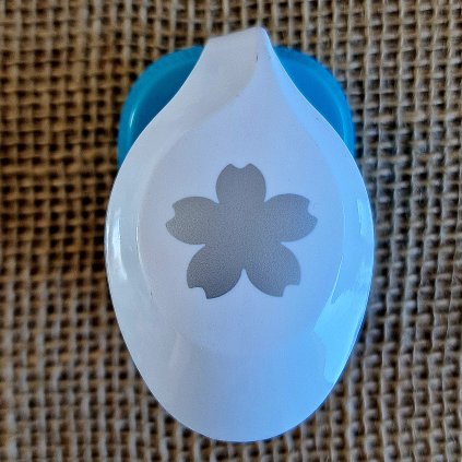 Menší RAZNICE na papír a pěnovku KYTIČKA zubatá (2,3 cm)