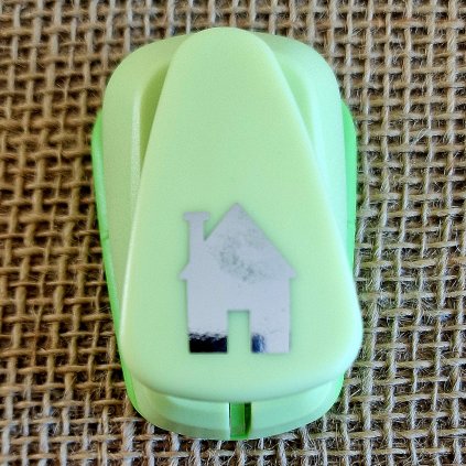 Menší RAZNICE děrovačka DOMEČEK (2 cm)