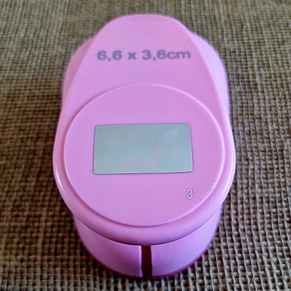 Velká RAZNICE děrovačka OBDÉLNÍK hladký (6,6x3,6 cm)