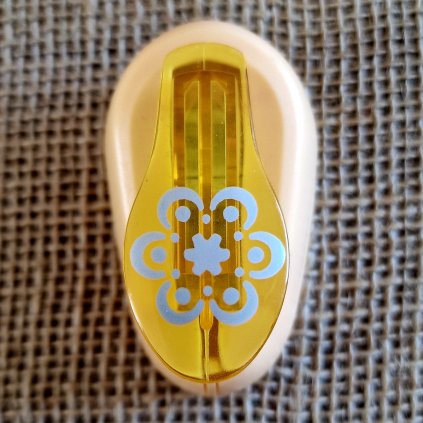 Střední RAZNICE prostorová KYTIČKA s hvězdičkou (2,5 cm)