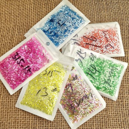 Sada 6 balení TŘPYTIVÝCH FLITRŮ 3 mm - HVĚZDIČKY (mix barev)