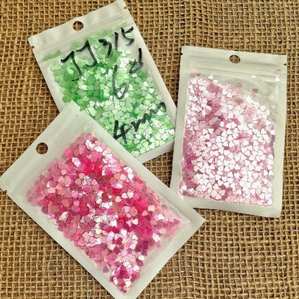 Sada 3 balení TŘPYTIVÝCH FLITRŮ 4 mm - SRDÍČKA (mix barev)