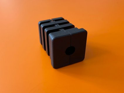 Zátka 30x30 - kovový závit M8, s límcem