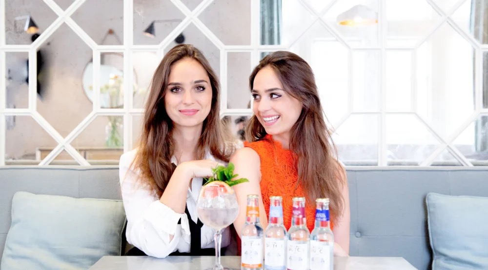 Double Dutch: Dvě sestry a jejich dvojitá očekávání