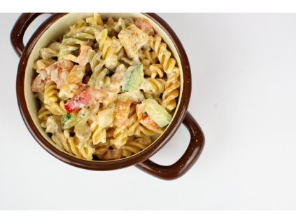 Těstovinový salát s kuřecím masem