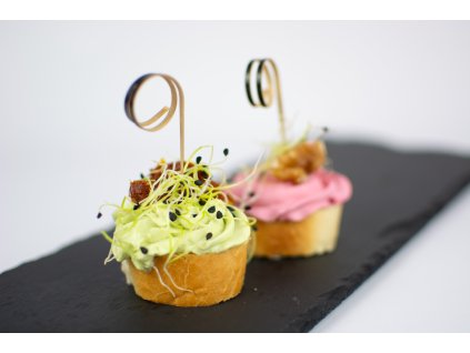 Jednohubka bohatě nazdobená