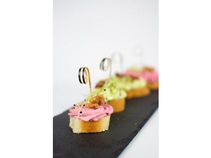 Jednohubka s červenou řepou a vlašským oříškem 