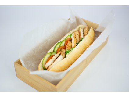 (1/2) Bageta s kuřecími kousky, zeleninou a dresinkem 200 g