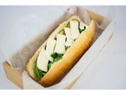 (1/2) Bageta s hermelínem, zeleninou a dresinkem 200g